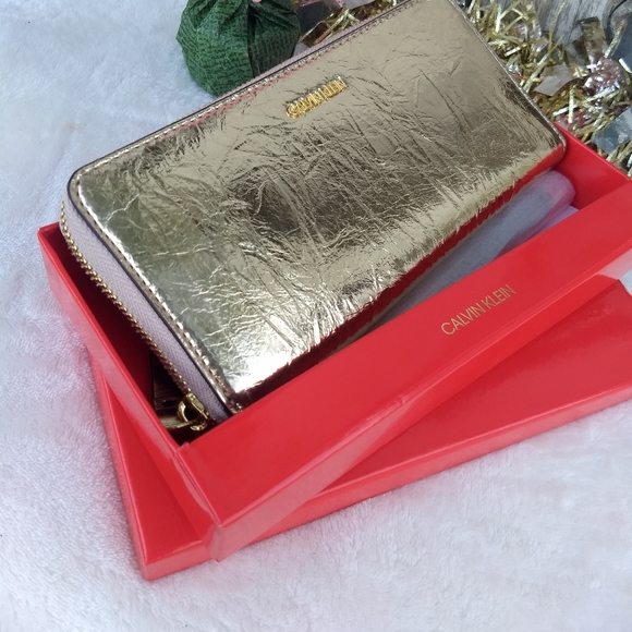 Calvin Klein Marybelle Metallic Gold Foil Wallet - Picture 10 of 12